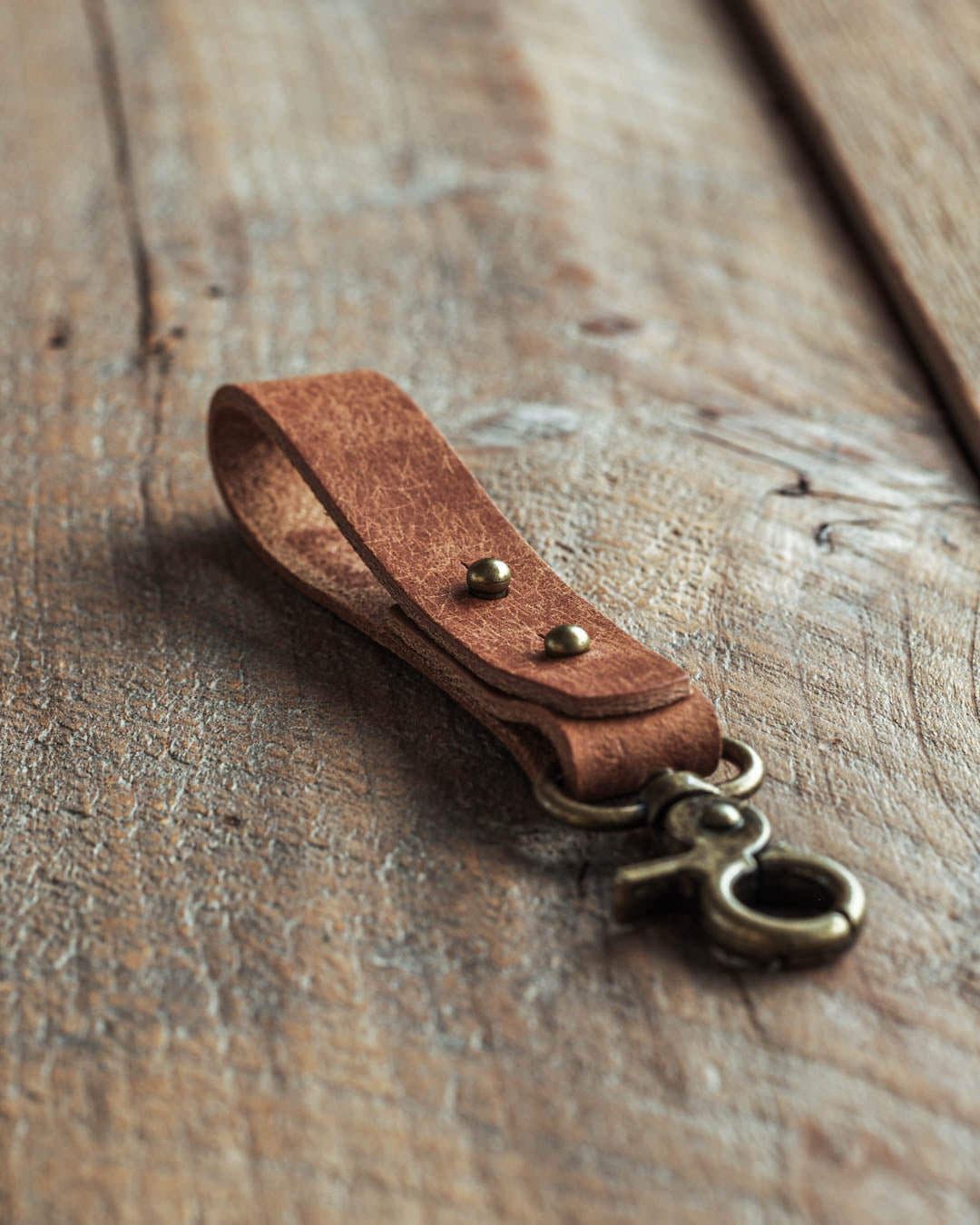 Luava handmade leather keychain cognac