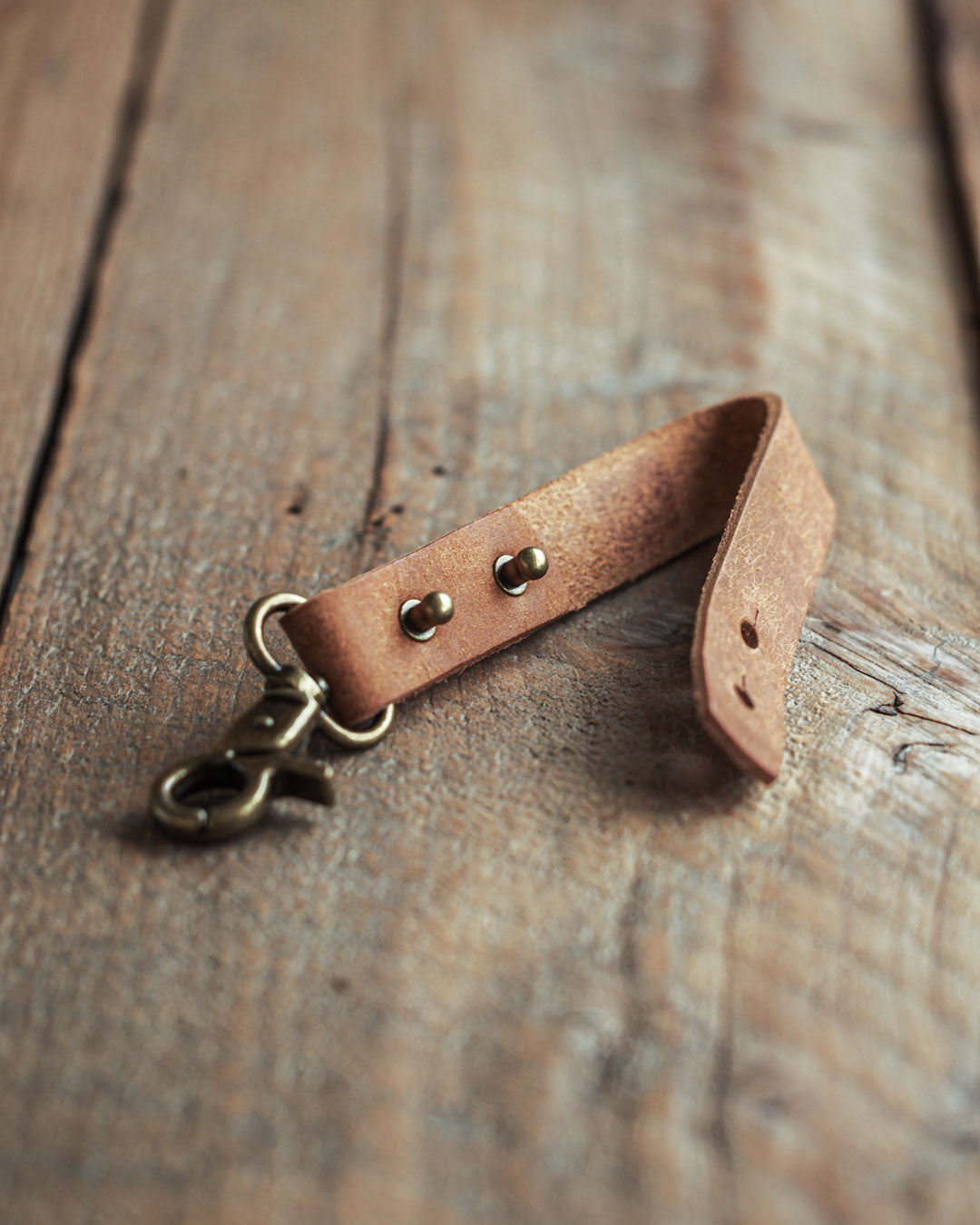 Luava handmade leather keychain cognac