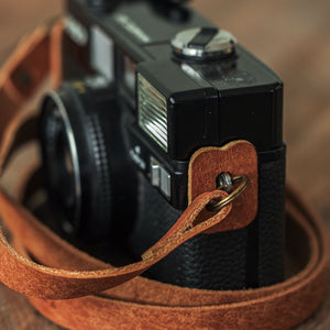 Luava handmade leather camera strap Ramble leather bumper detail