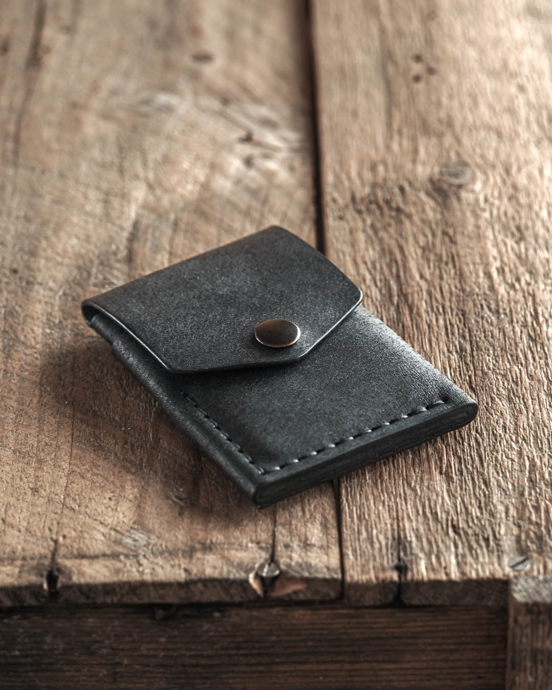 Luava handmade leather wallet Overfold black front