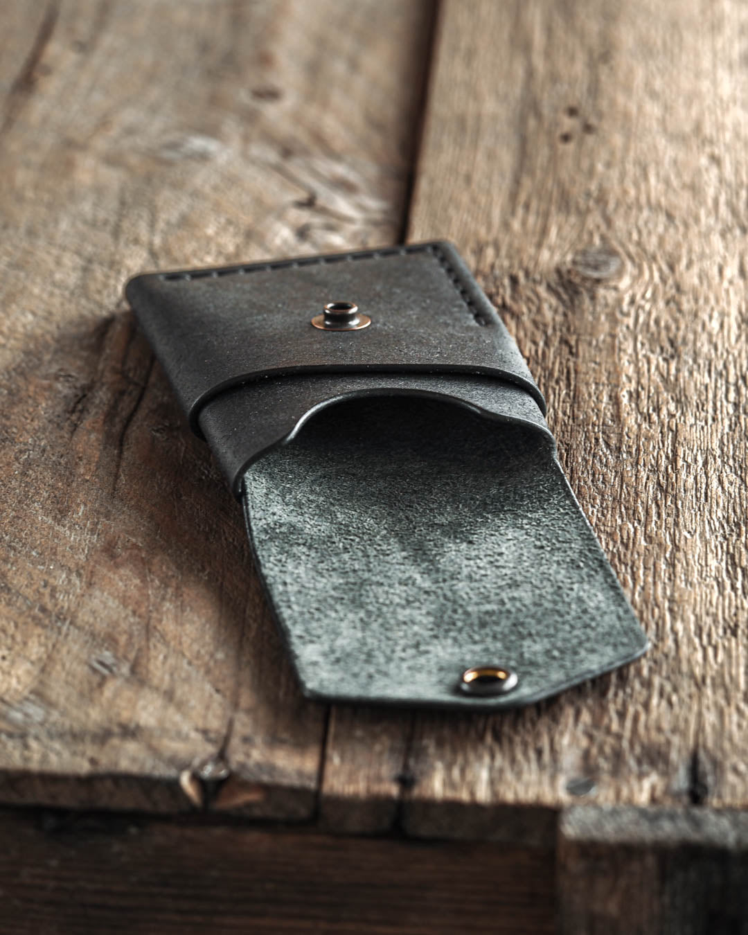 Luava handmade leather wallet Overfold black open