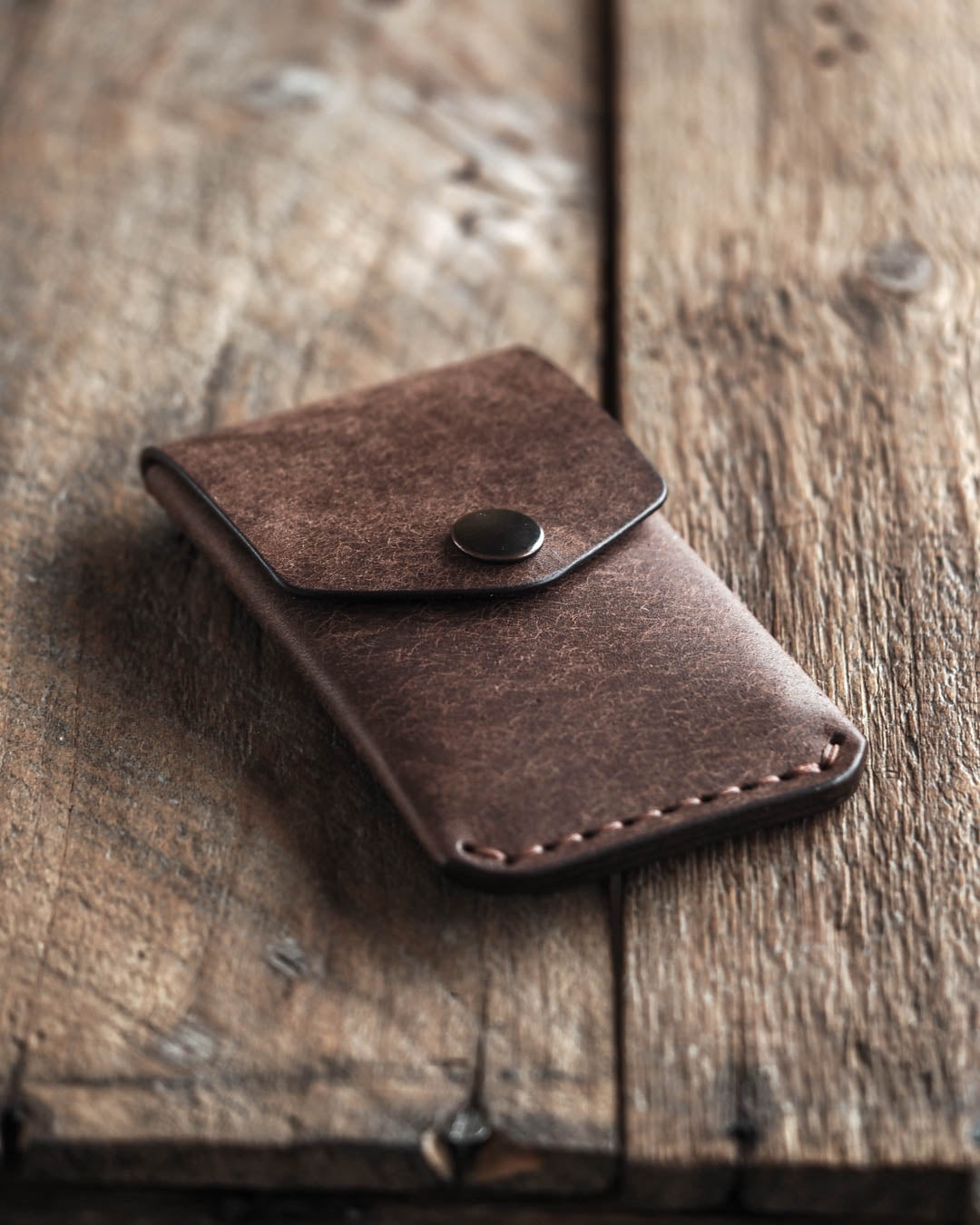 Handmade leather wallet coin pouch messenger wallet tabacco front closed