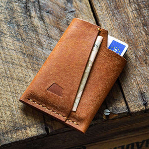 Luava handmade leather wallet handcrafted card holder cardholder made in finland vortex badalassi pueblo cognac front in use