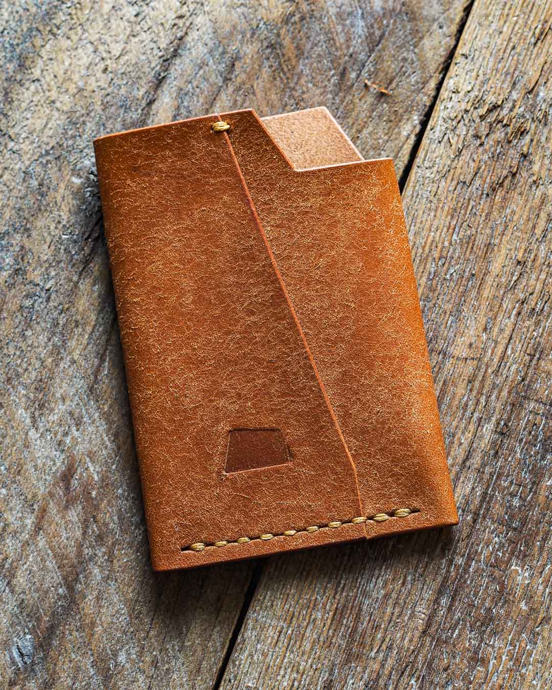 Luava handmade leather wallet handcrafted card holder cardholder made in finland vortex badalassi pueblo cognac front