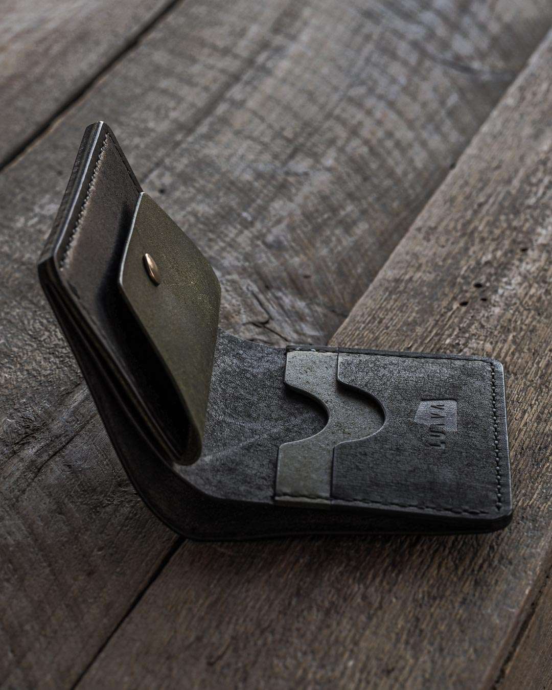 Luava handmade leather wallet koloss side