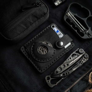 Luava x EDC.CULT edc wallet in black in use. handmade with full-grain vegetable-tanned leather. Everyday carry wallet with airtag pocket