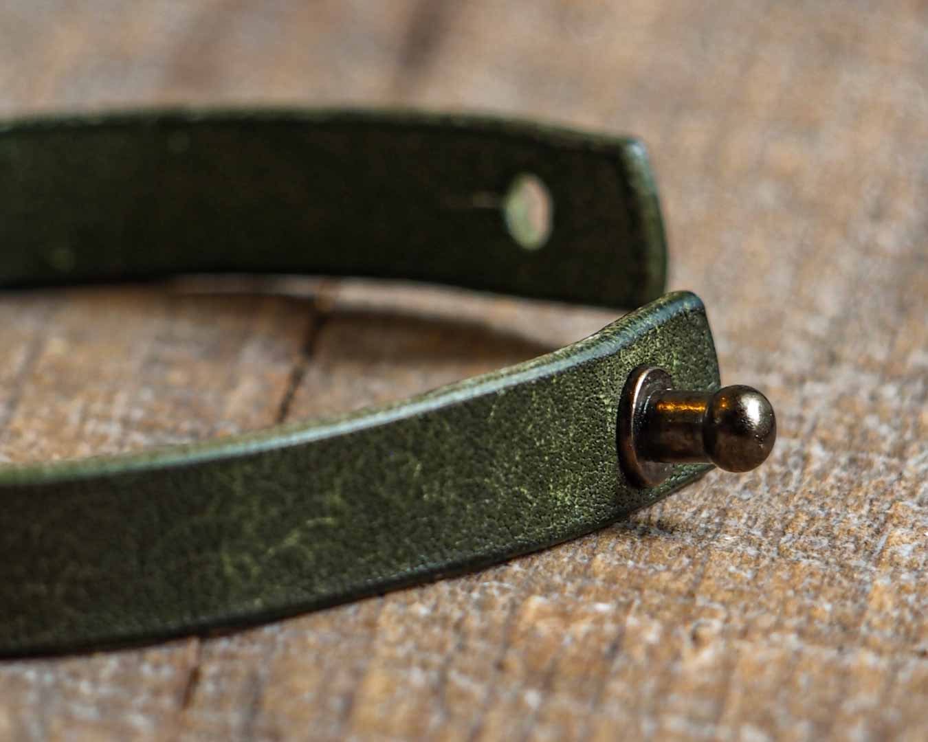 Luava leather wrist band badalassi pueblo leather color olive