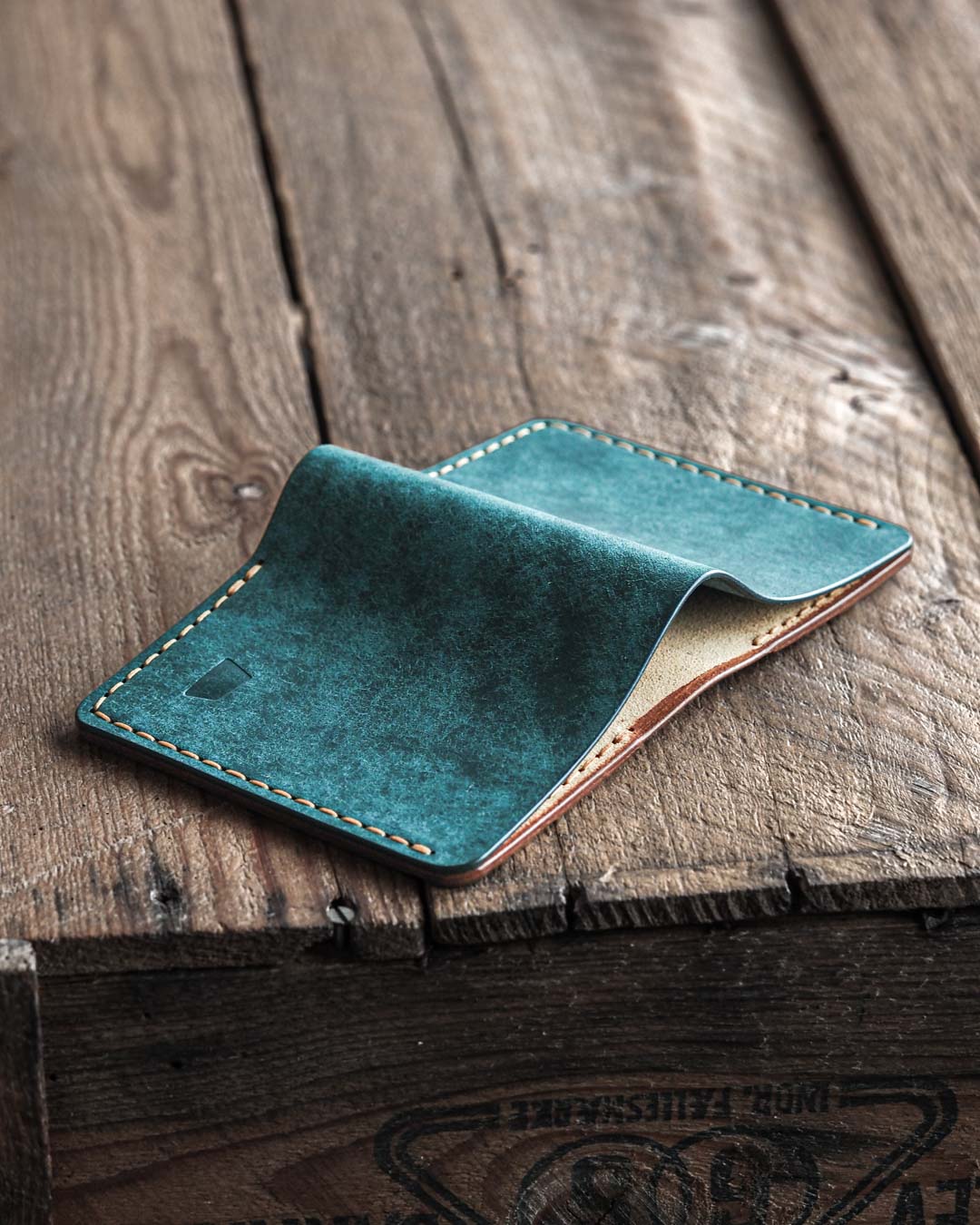 Luava handmade leather bi-fold wallet for men NERO shore