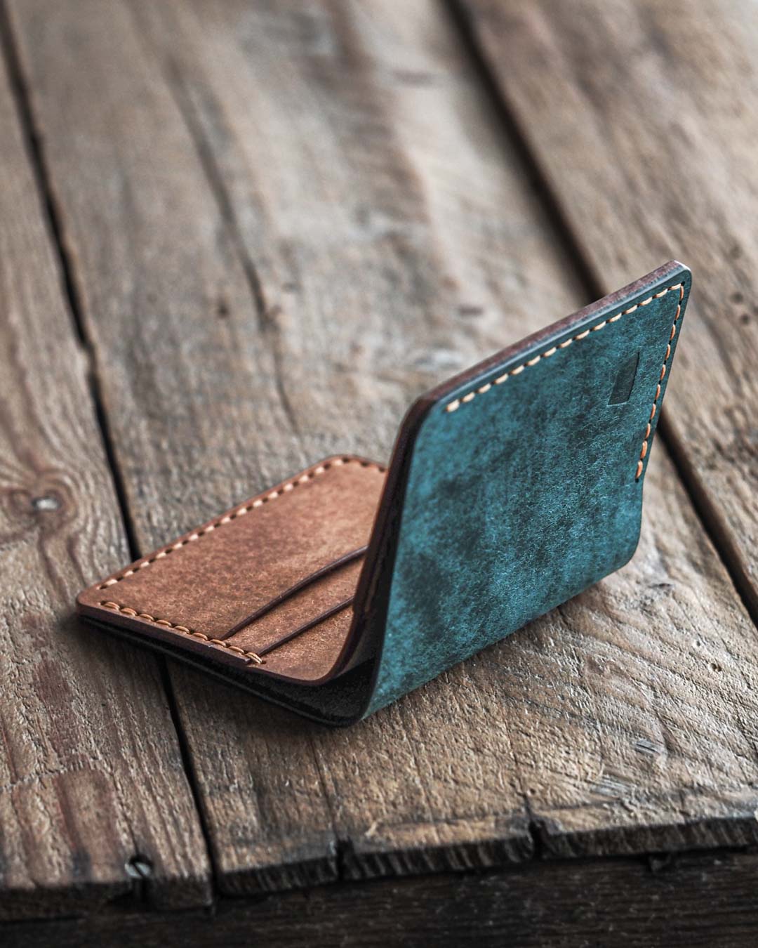 Luava handmade leather bi-fold wallet for men NERO shore