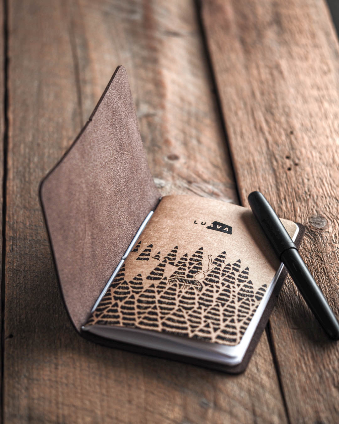 Luava handmade leather journal Ranger Journal color tabacco brown. Open