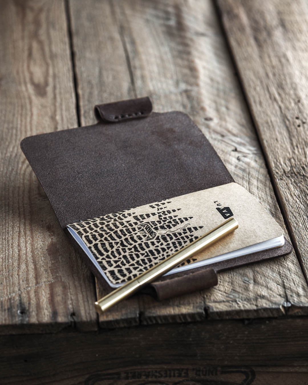 Luava handmade leather notebook cover sketchbook journal Voyager color tabacco brown open