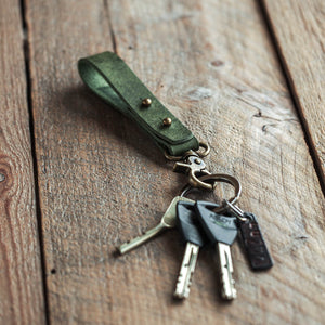 Luava handmade leather keychain pine green