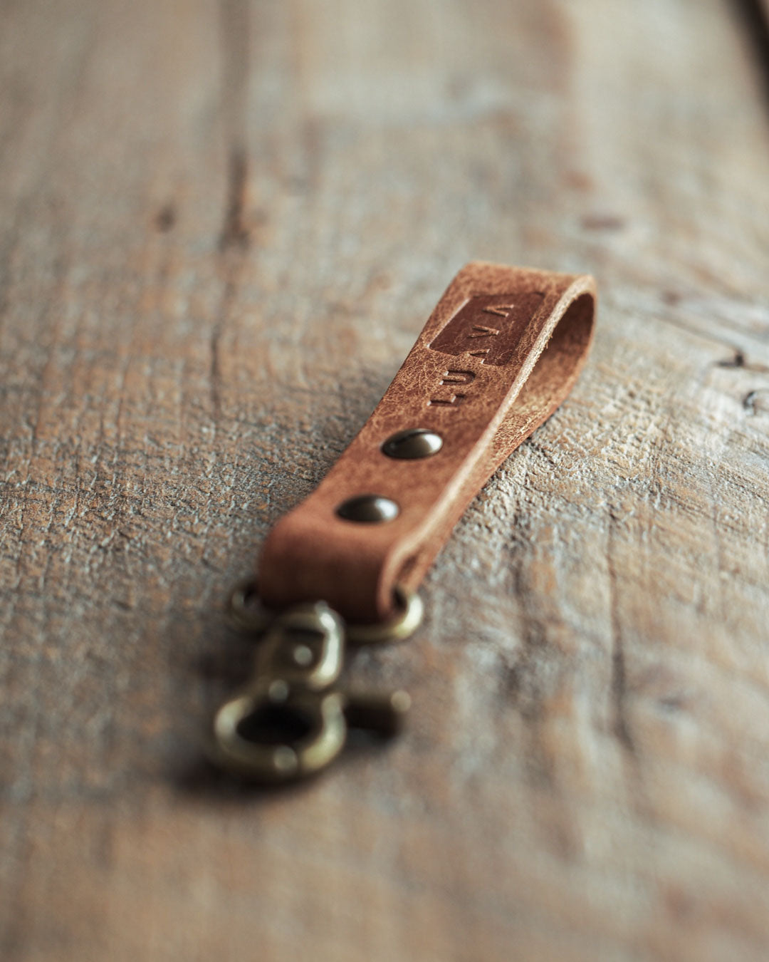 Luava handmade leather keychain cognac