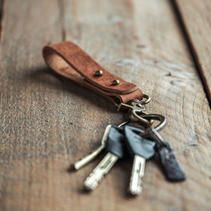 Luava handmade leather keychain cognac