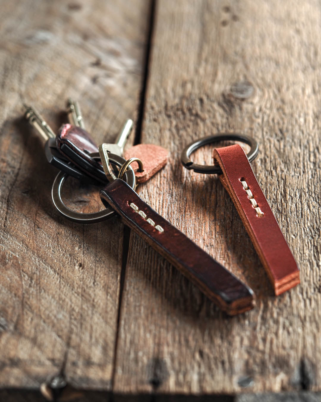 Luava handmade leather keychain patina