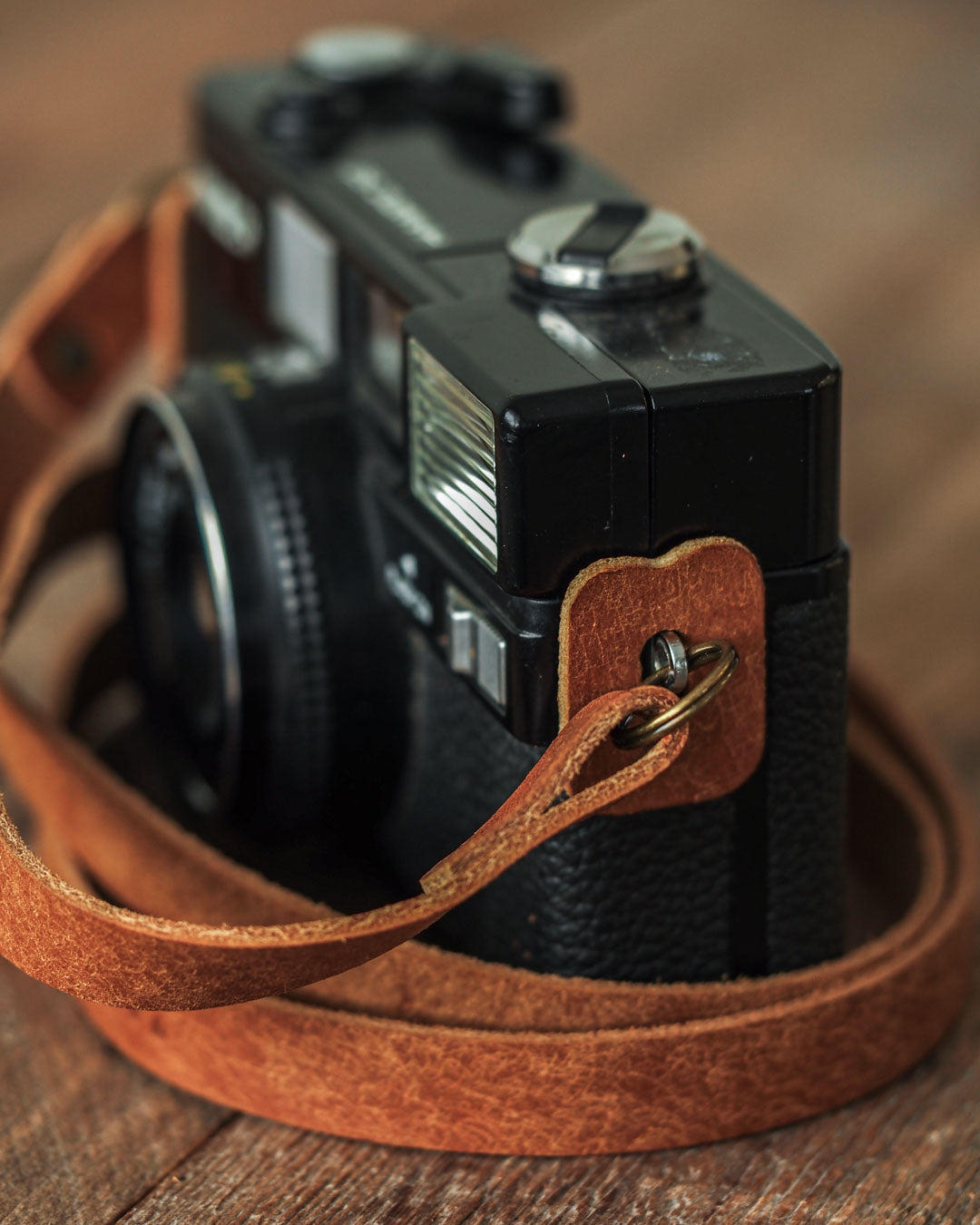 Luava handmade leather camera strap Ramble leather bumper detail