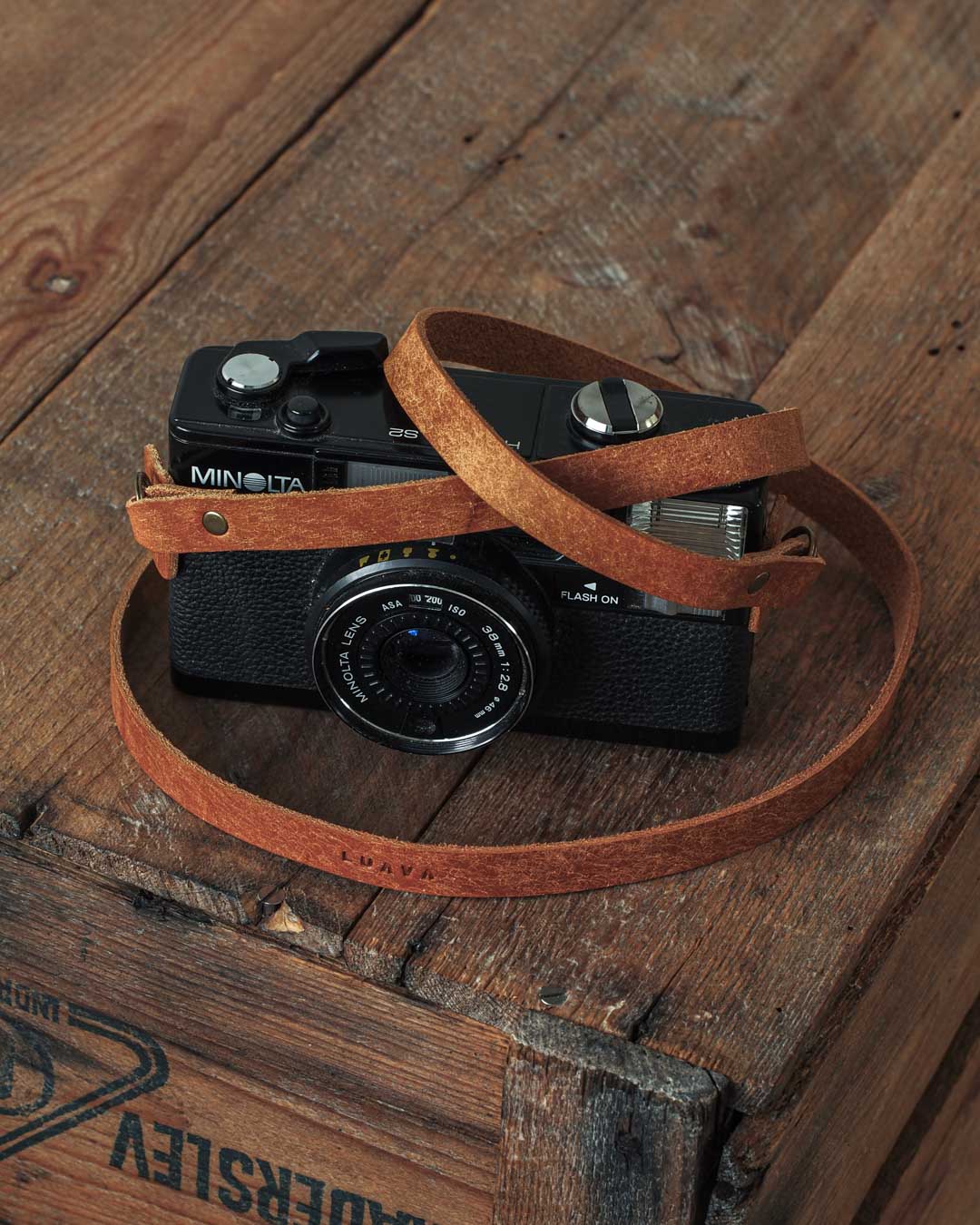 Luava handmade leather camera strap Ramble in use