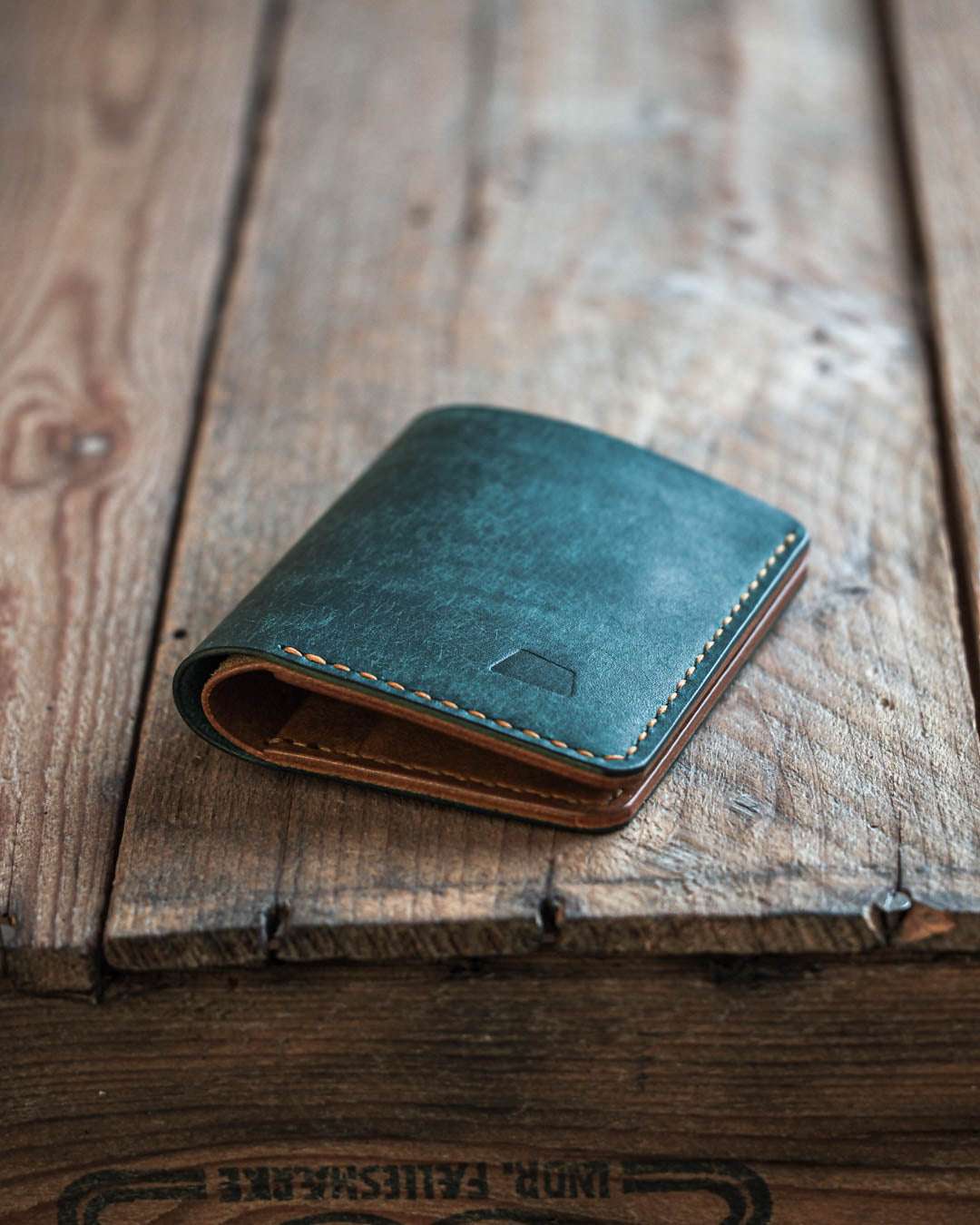 Luava handmade leather bi-fold wallet for men NERO shore