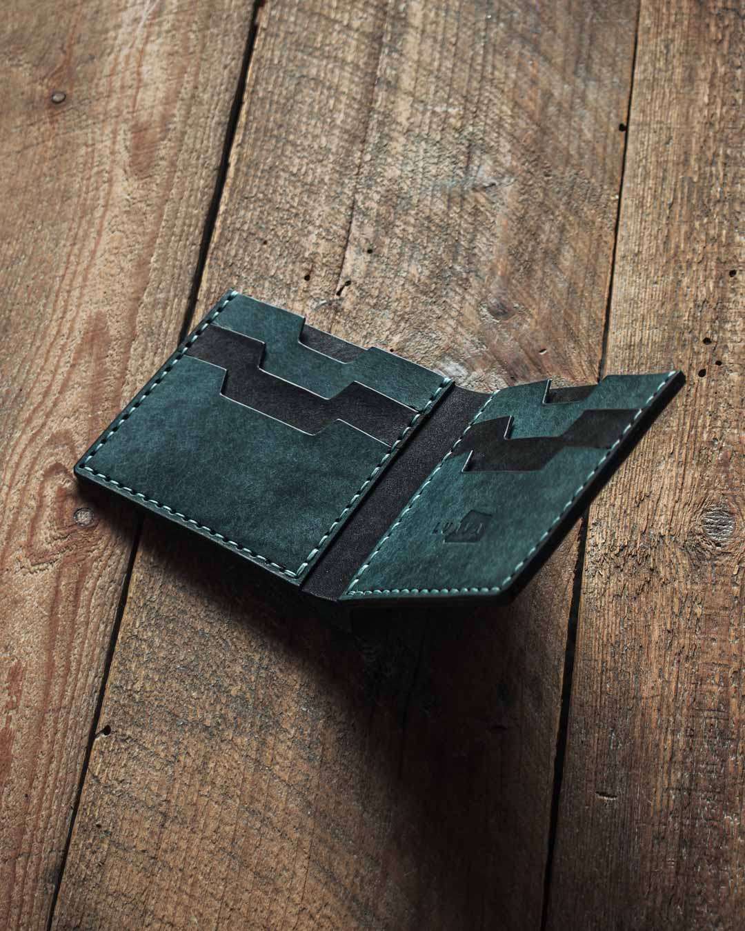 Luava handmade leather wallet bermudaLuava handmade mens bifold leather wallet bermuda abyss open