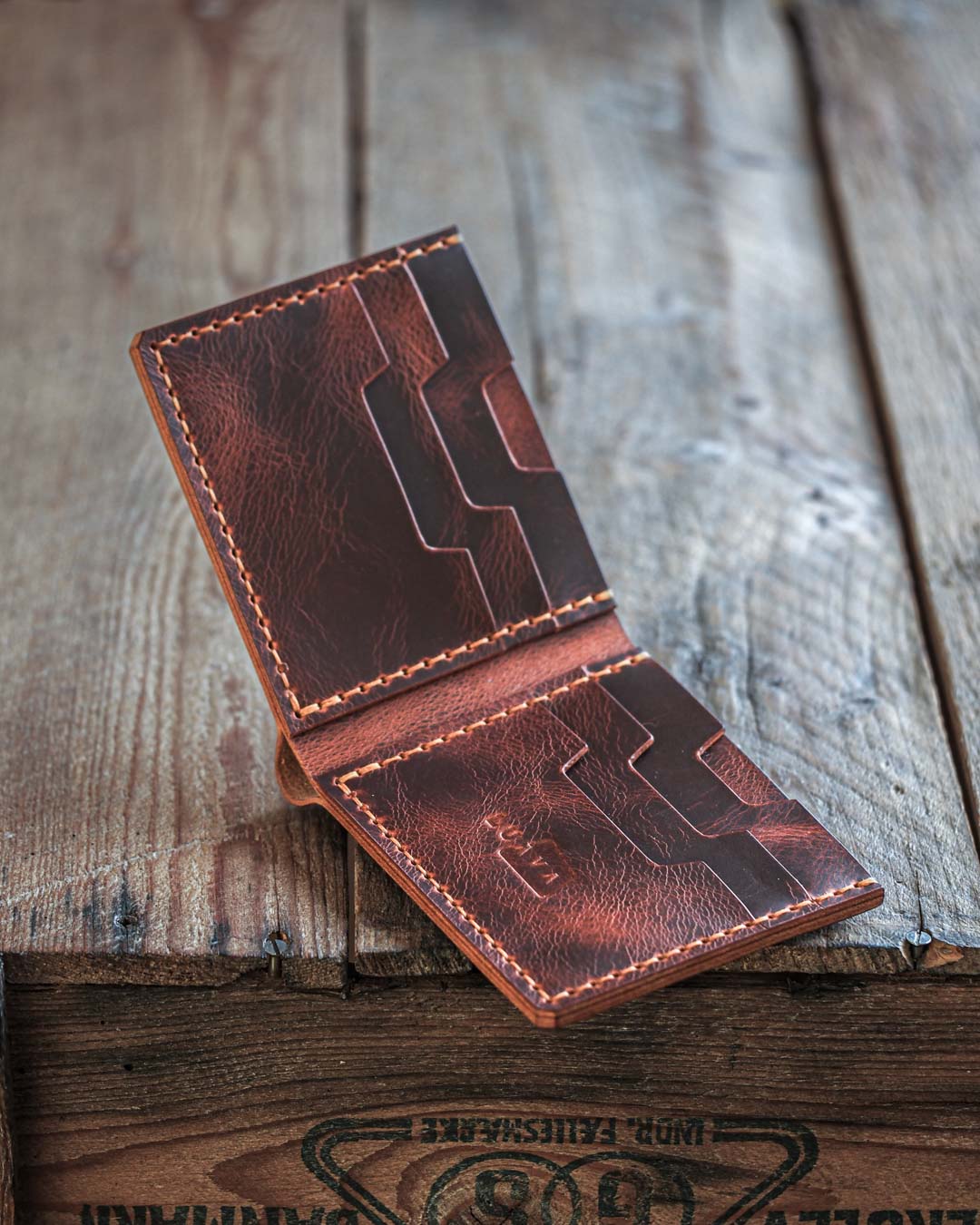 Handmade leather bi-fold wallet for men bermuda in wax cognac leather