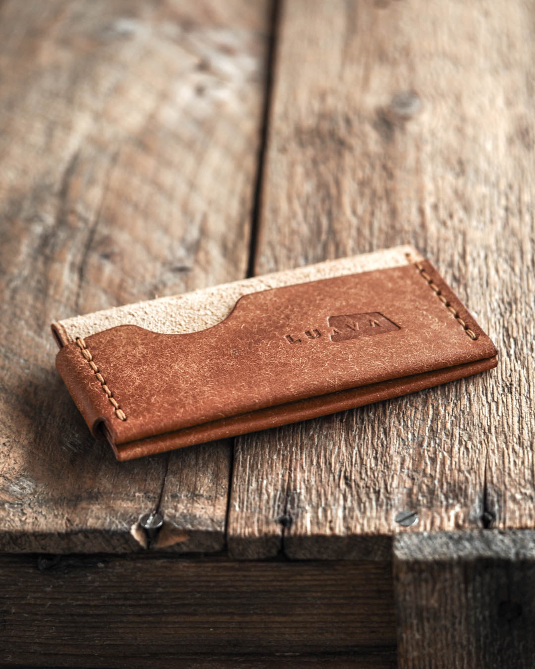 Luava handmade leather wallet Flat in cognac color back