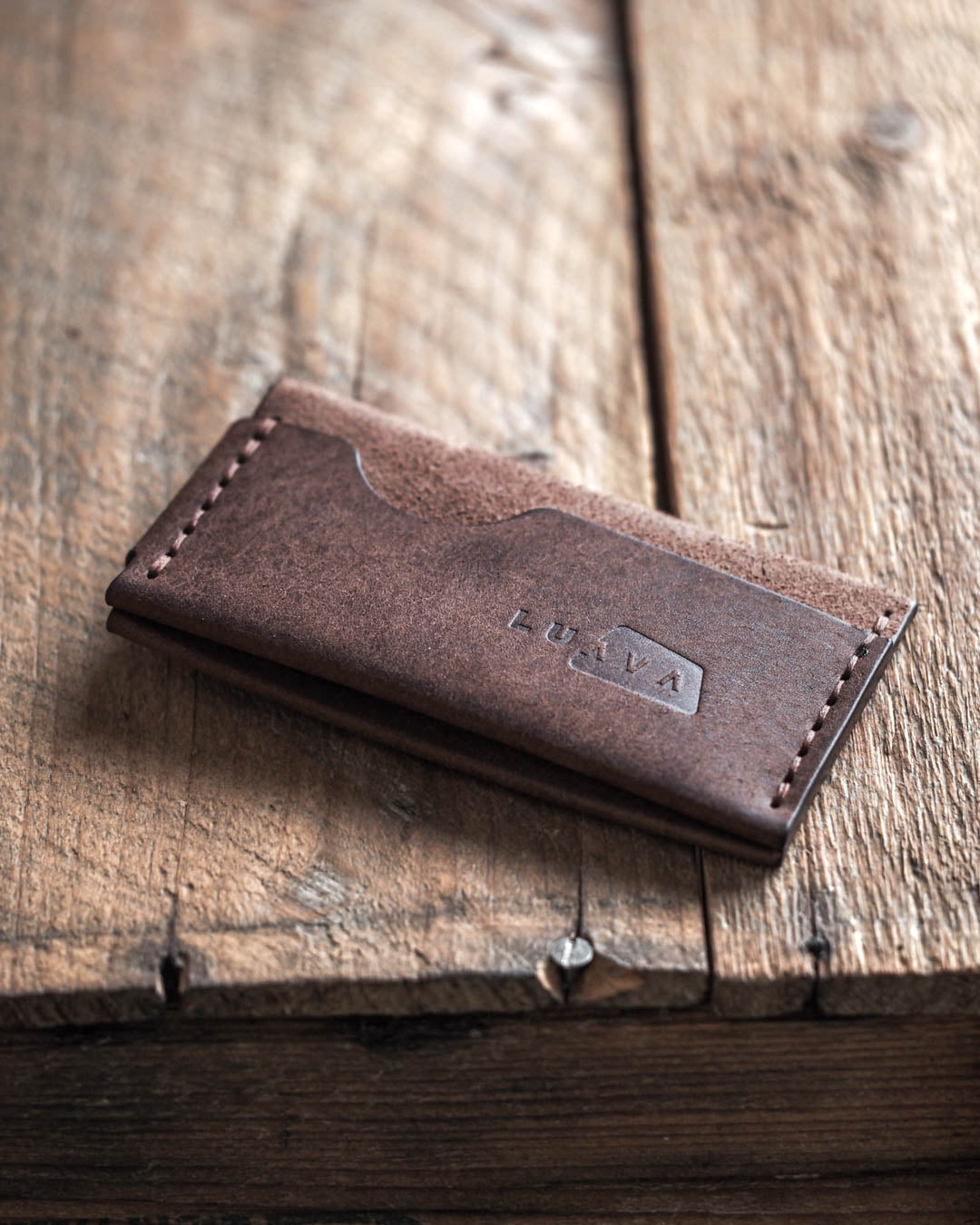 Luava handmade leather wallet Flat in tabacco color back