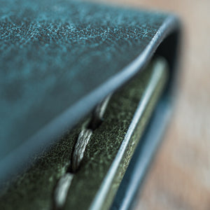 Handmade leather wallet Gambler wallet detail edge