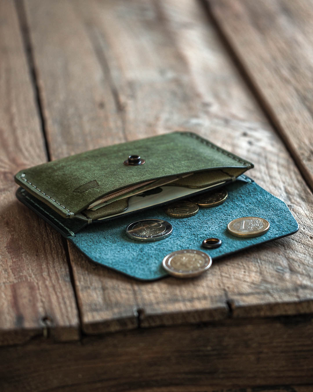 Handmade leather wallet Gambler wallet in use