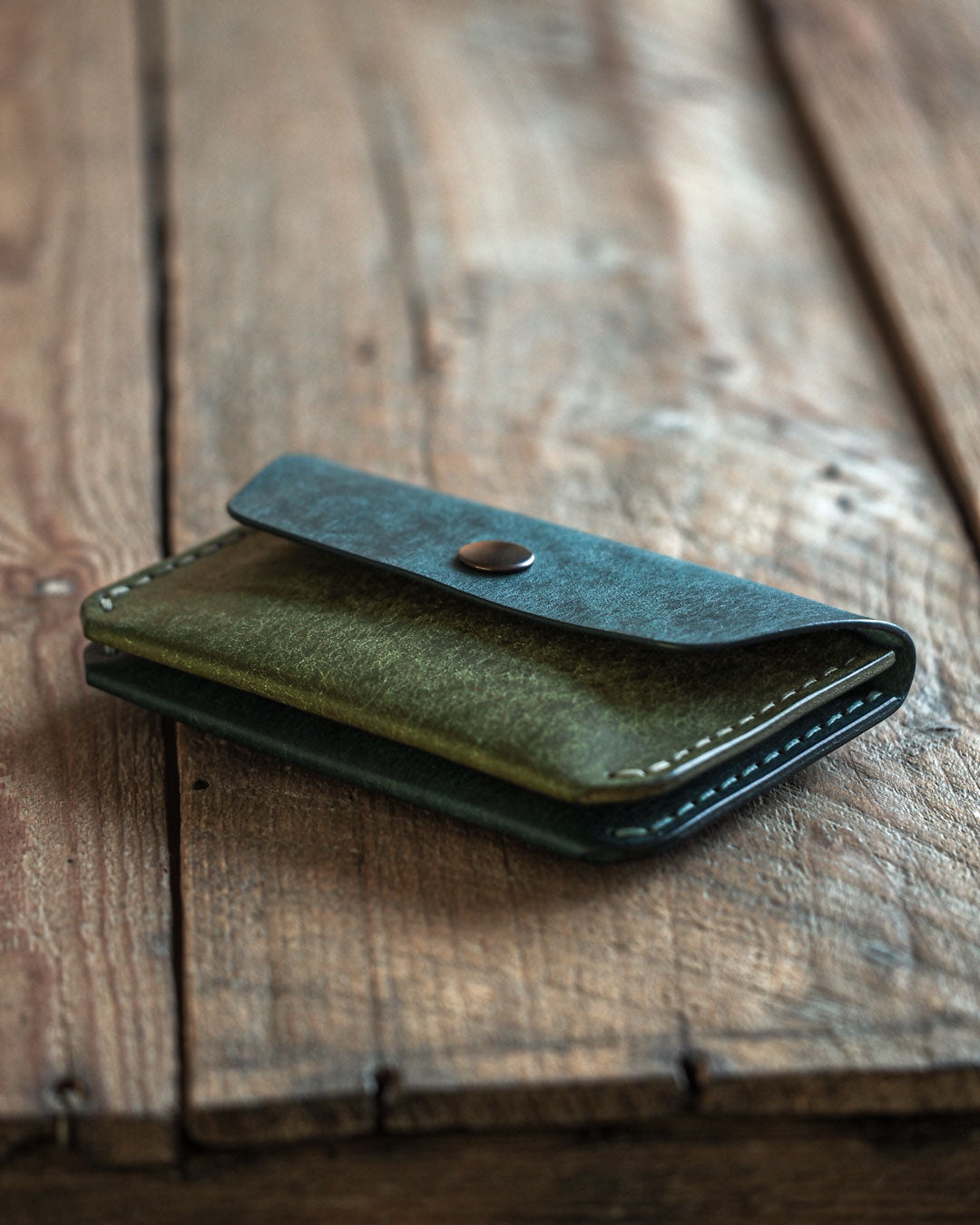 Handmade leather wallet Gambler wallet angle