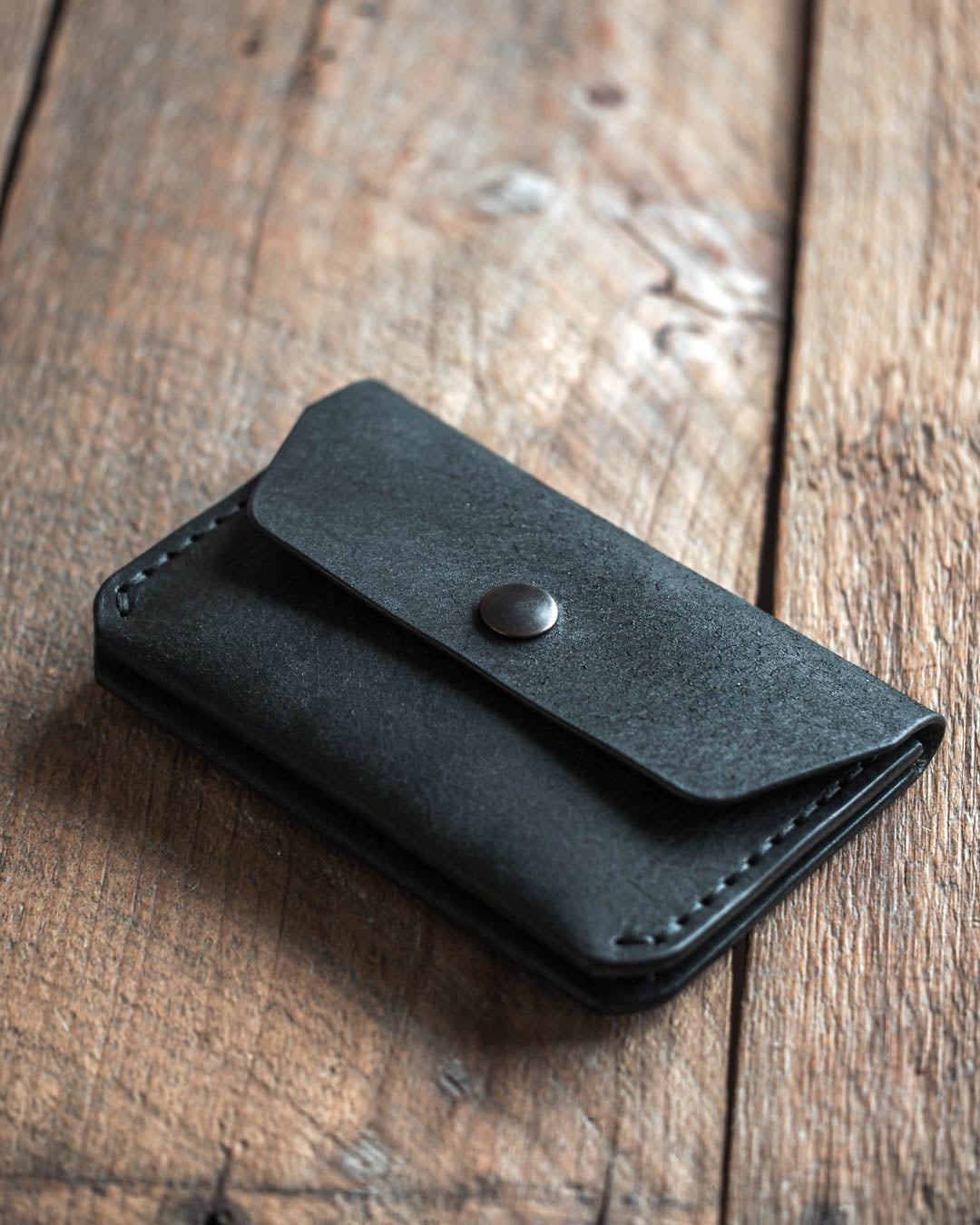Handmade leather wallet gambler black front