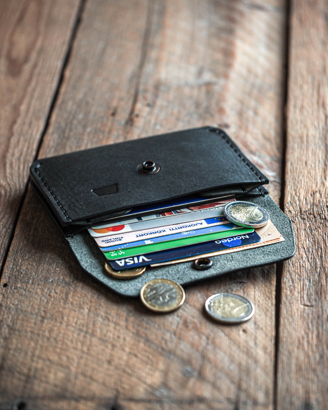 Handmade leather wallet gambler black open