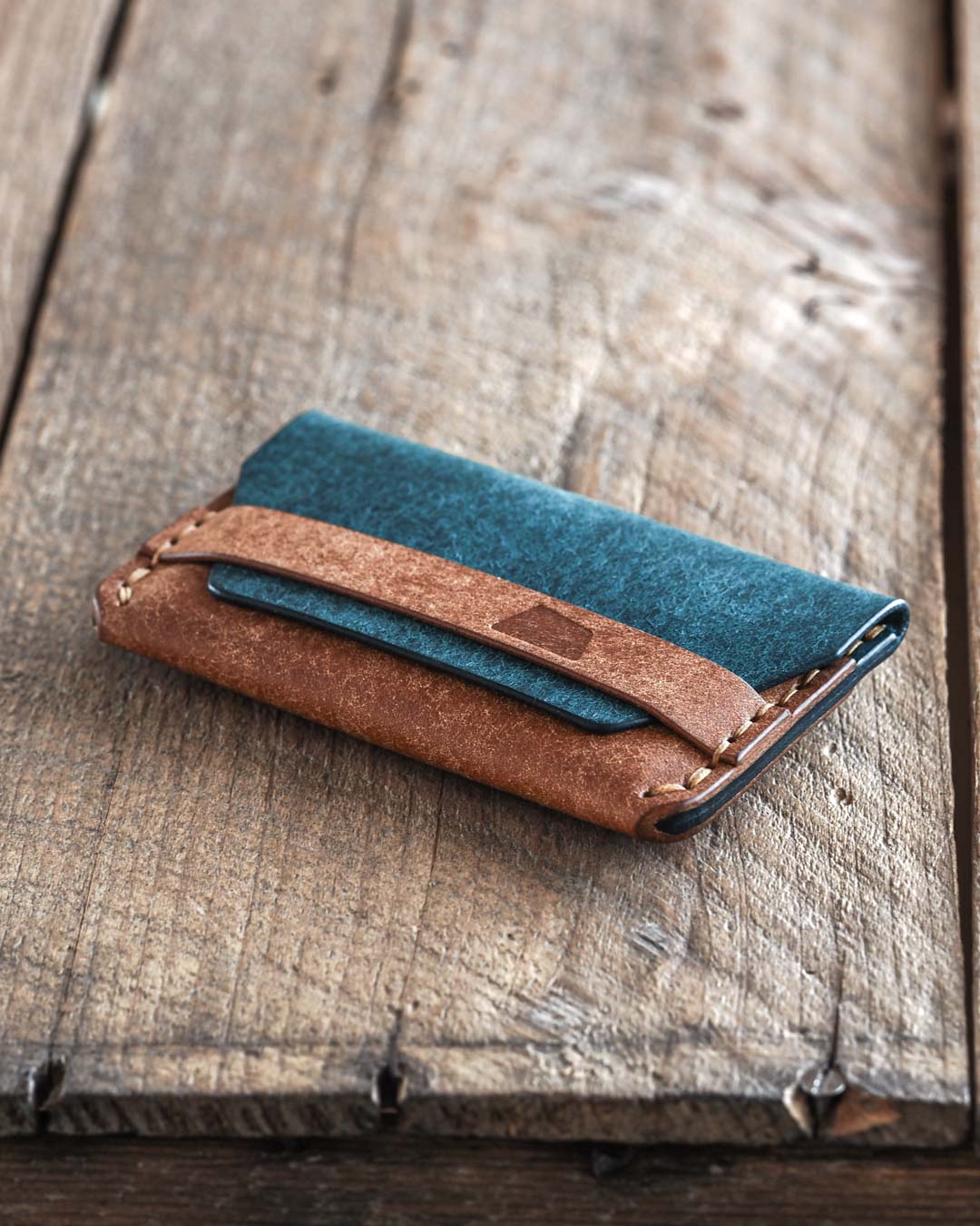 Luava handmade leather wallet Gofer shore front