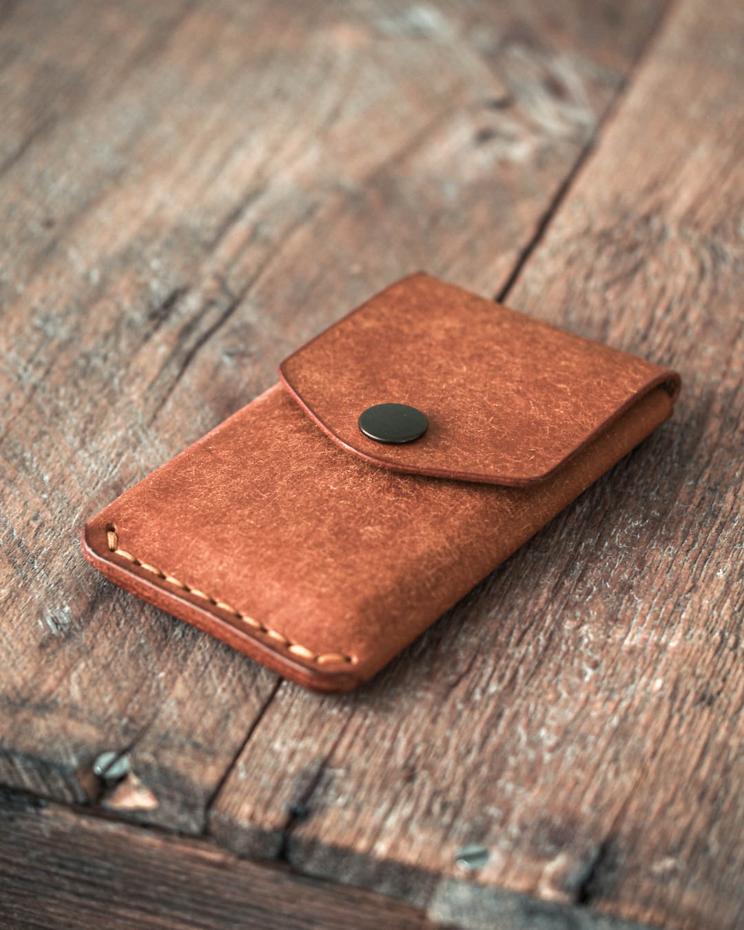 Luava handmade leather wallet messenger front closed in use