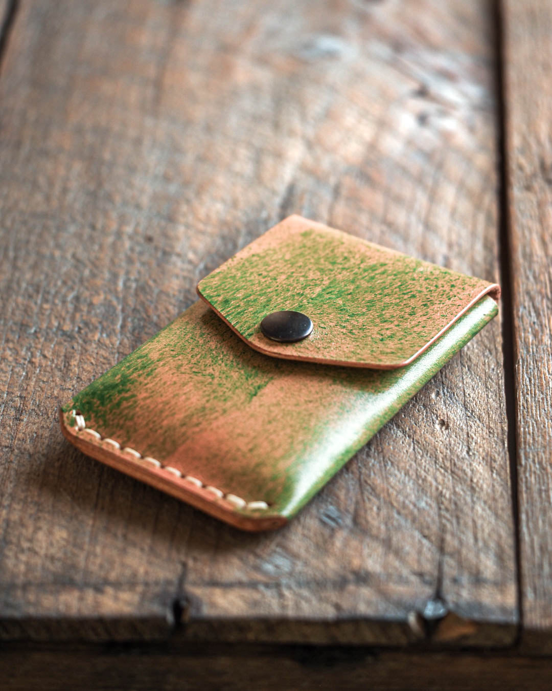 Luava handmade leather wallet Messenger front