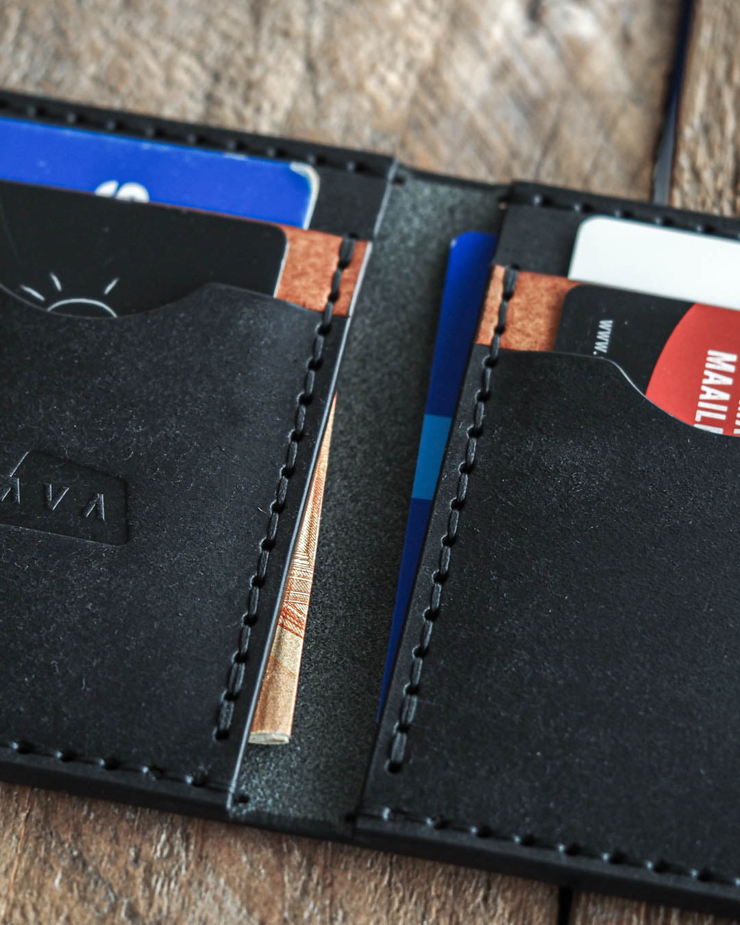 Luava handmade leather wallet ranch blagnac in use in use detail pockets