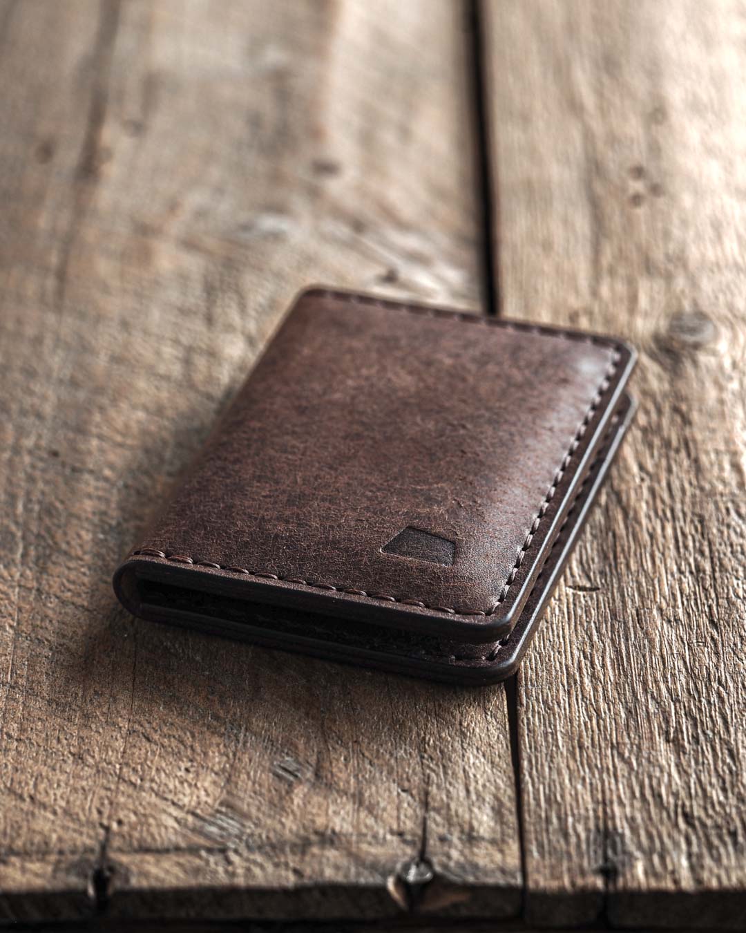 Luava handmade leather bifold wallet for men and women called Ranch Wallet. Color tabacco closed