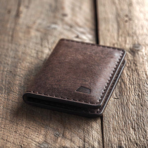 Luava handmade leather bifold wallet for men and women called Ranch Wallet. Color tabacco closed