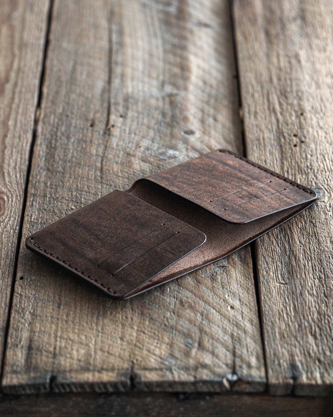Handmade leather bi-fold wallet for men. Minimalist and rugged style. Traveler's wallet tabacco dark brown open