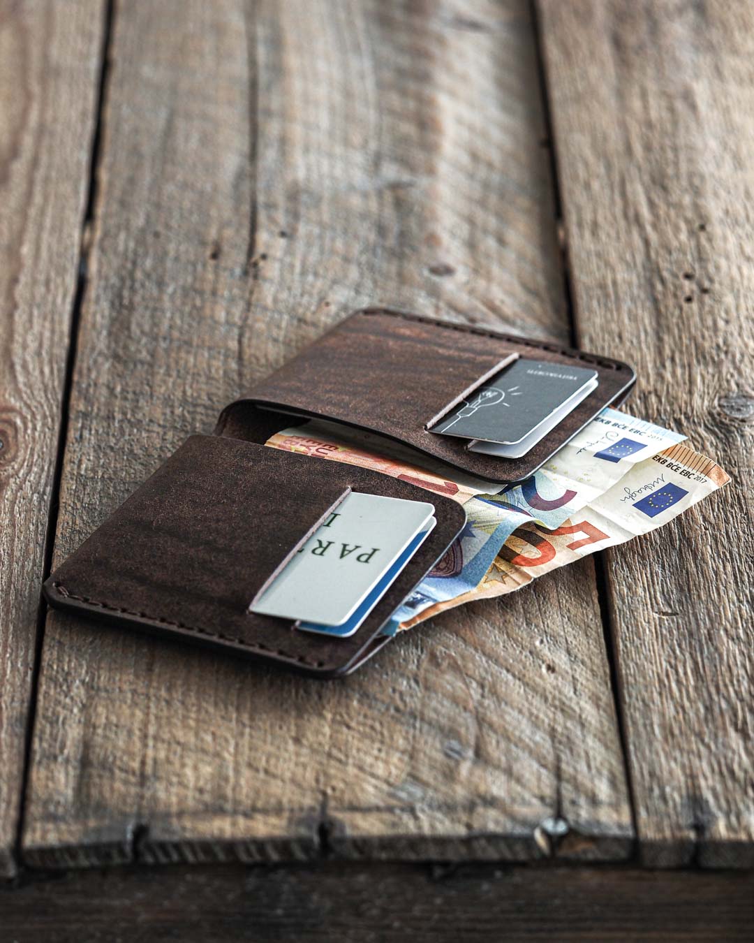 Handmade leather bi-fold wallet for men. Minimalist and rugged style. Traveler's wallet tabacco dark brown open