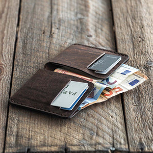 Handmade leather bi-fold wallet for men. Minimalist and rugged style. Traveler's wallet tabacco dark brown open