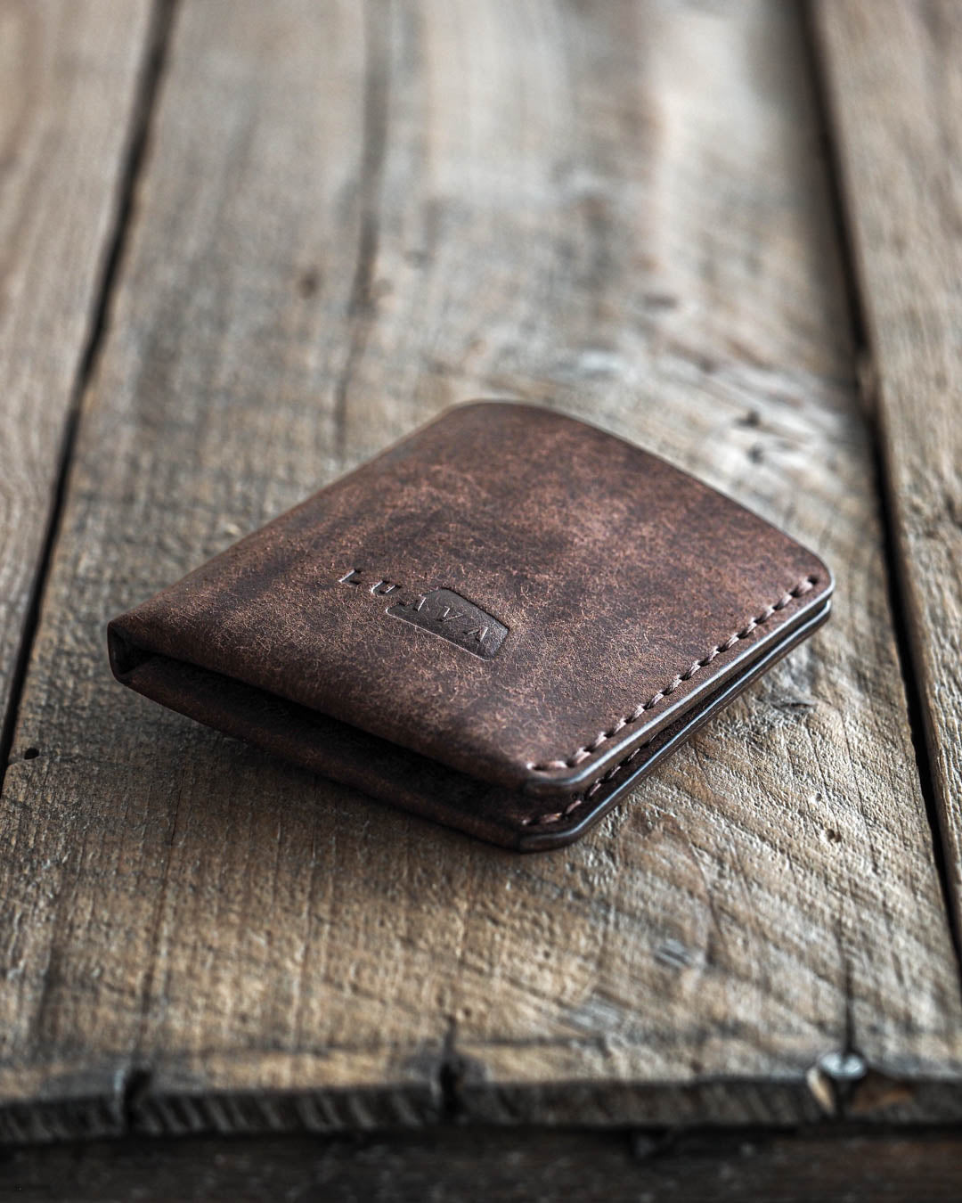 Handmade leather bi-fold wallet for men. Minimalist and rugged style. Traveler's wallet tabacco dark brown front