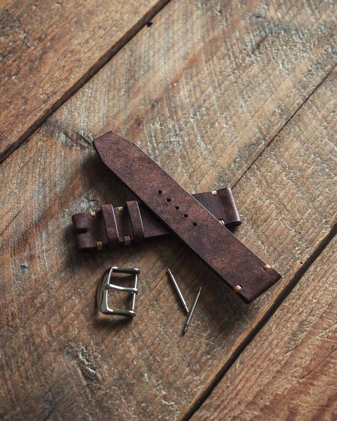 Hanfmade leather watch strap Rogue by Luava