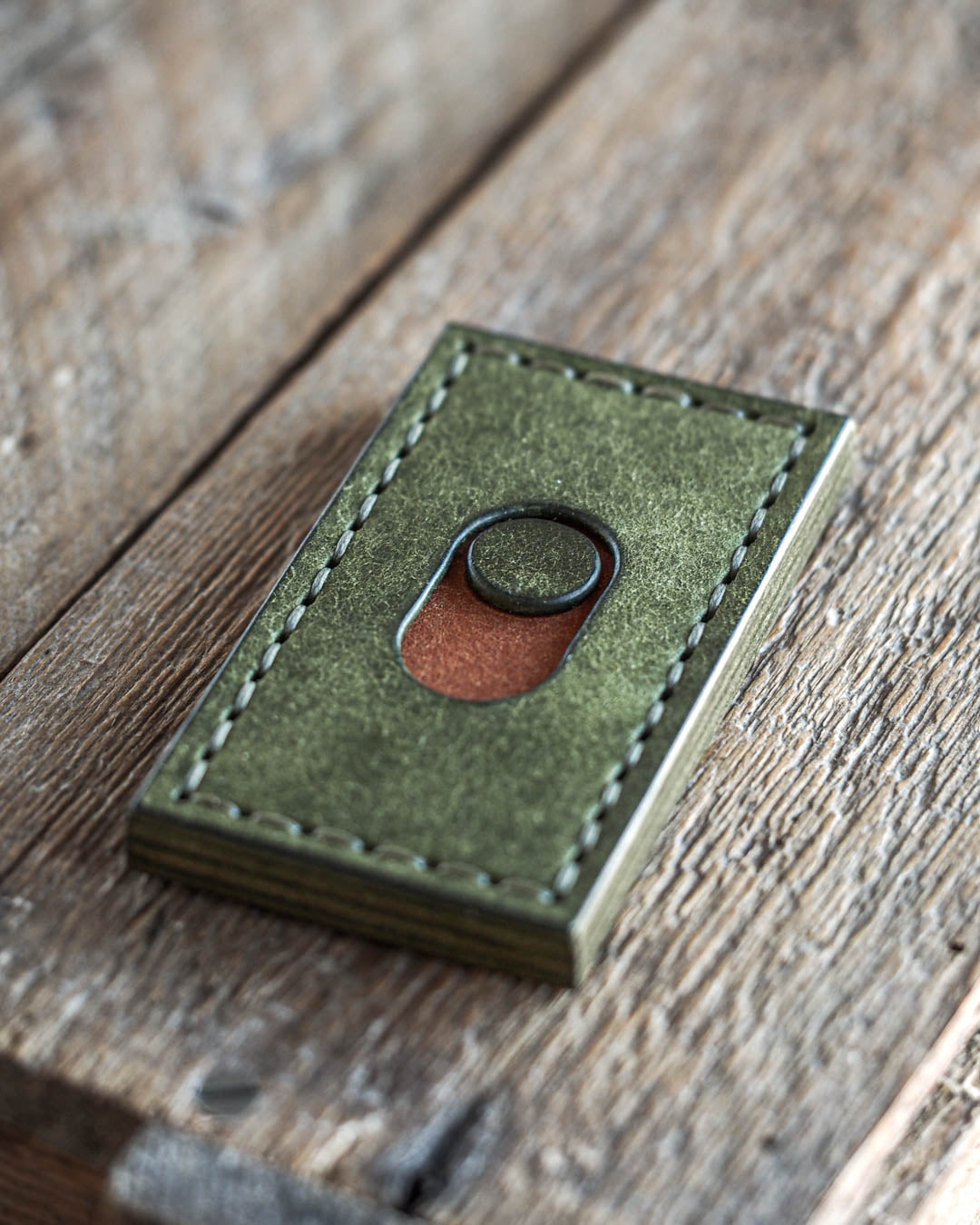 Luava handmade leather Widget no.1 pine green