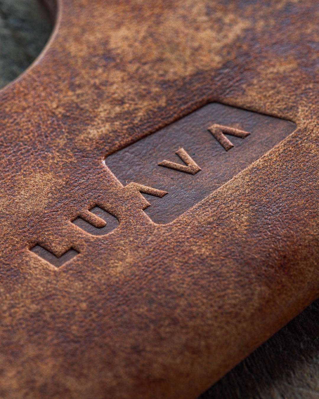 Luava handmade leather wallet handcrafted leatherwallet cardholder card holder cardwallet vegetable tanned absolute text logo detail