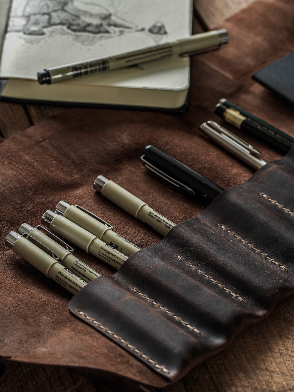 Luava leather pen roll angle