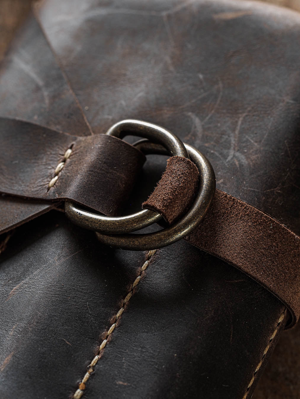 Luava leather pen roll closed