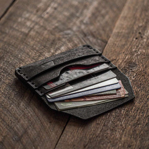 Handmade leather wallet for men in use Gofer wallet