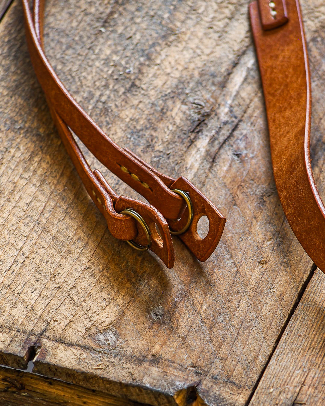 Luava handcrafted leather camera strap wide neckpad pueblo cognac detail